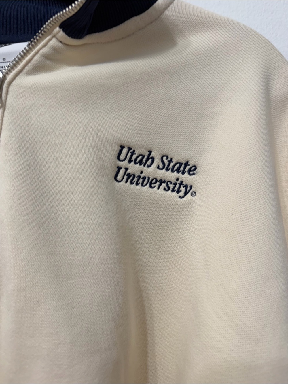 Nike Cream and Black Half-Zip Cropped Pullover of Utah State University - Picture 5 of 5